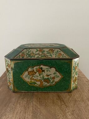 Vintage Metal Box Company Tin England Green Floral Chinoiserie Storage Box